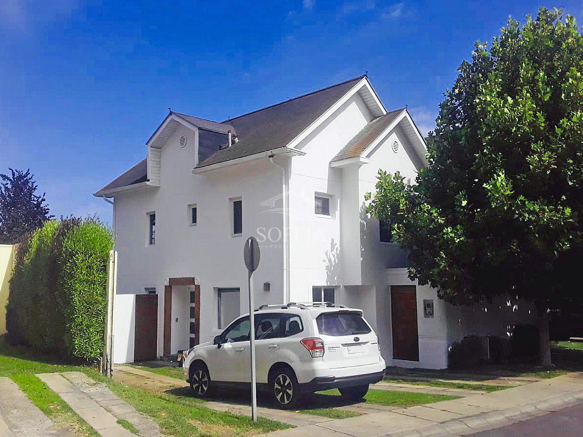  Casa 4 Dormitorios Condominio Bosques de Montemar Concón